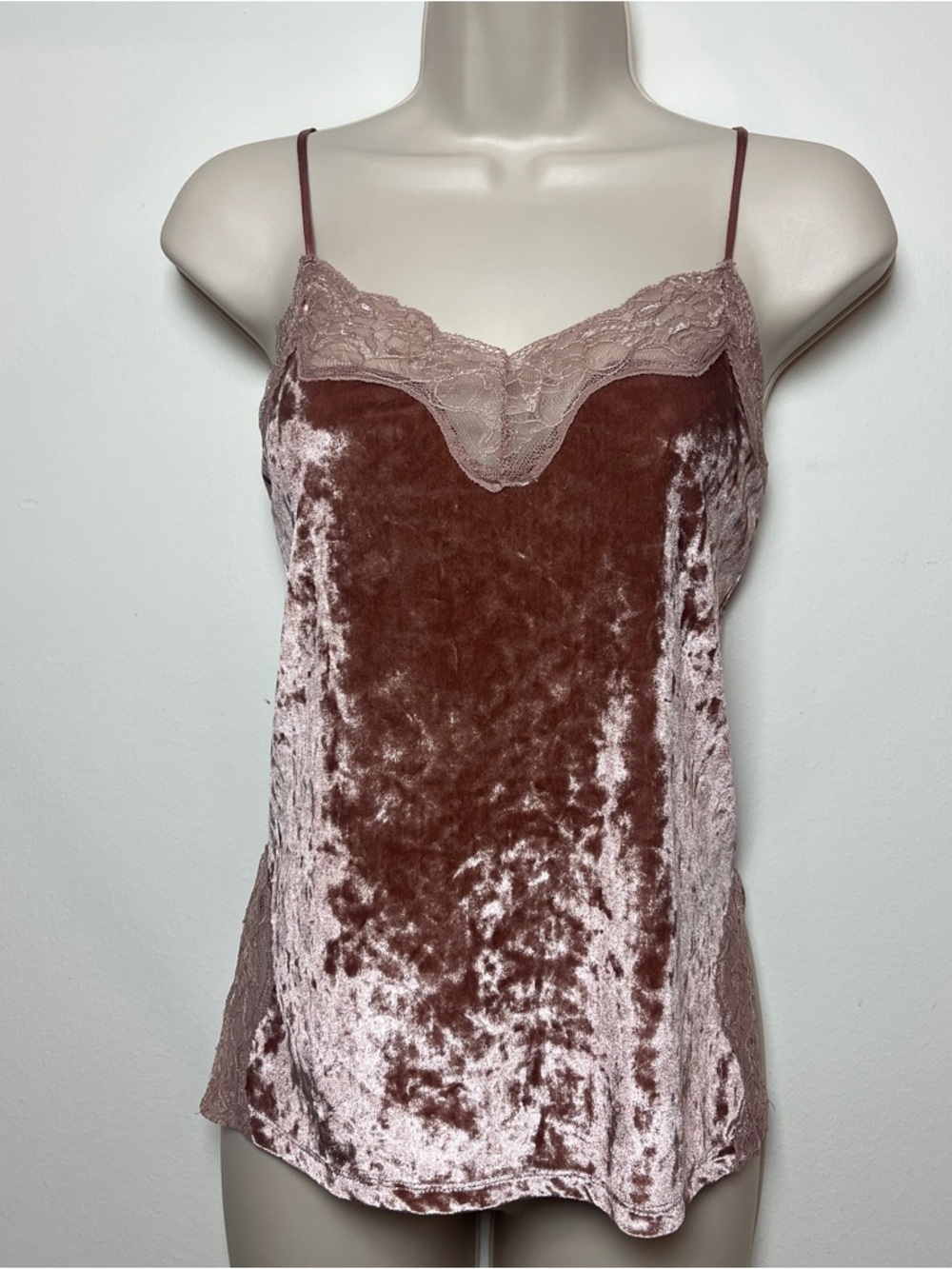 LC Lauren Conrad Crushed Y2K Velvet Lace Trim Cami in Mauve Pink XS